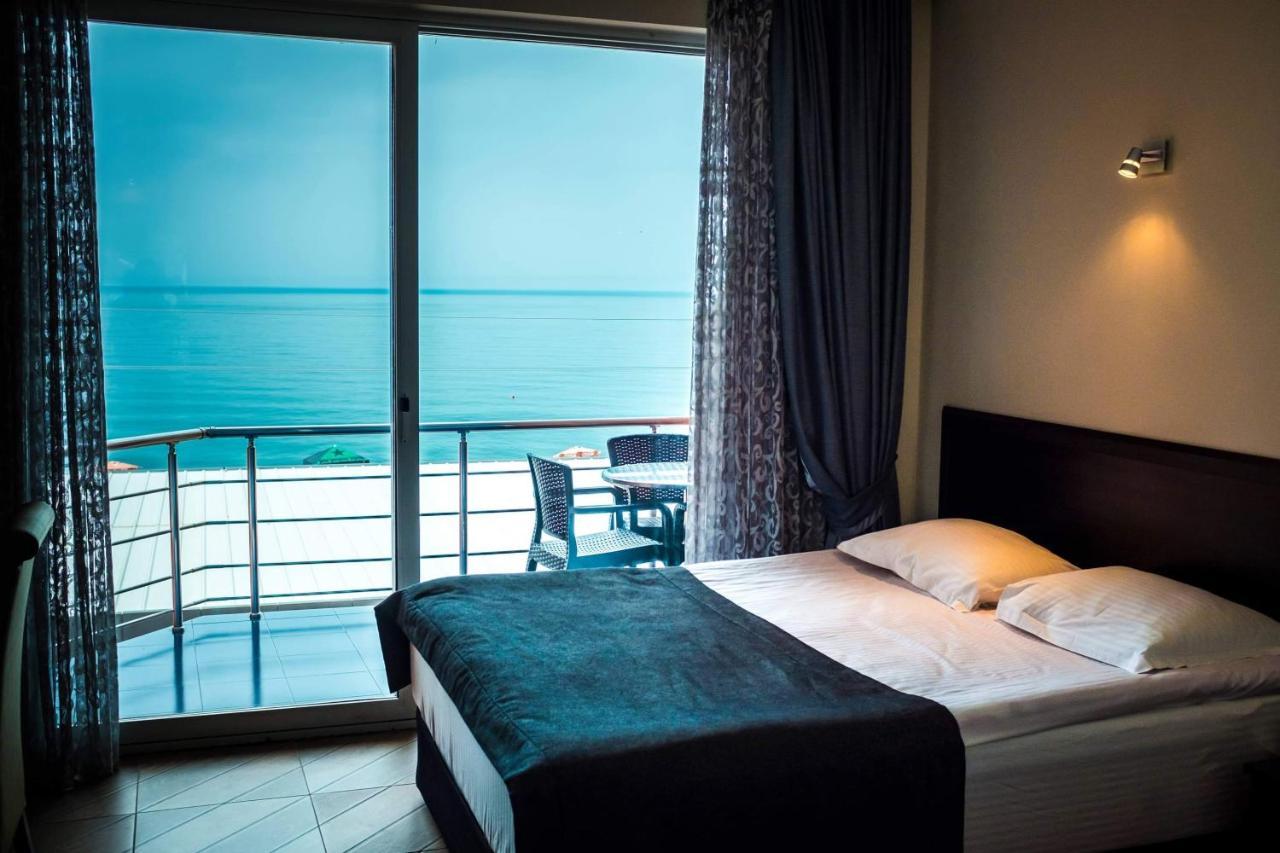 Hotel Neptun Kvariati Eksteriør bilde
